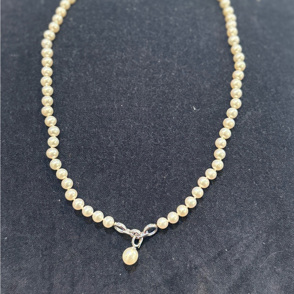 Elegant Freshwater Pearl Necklace – Timeless & Chic!